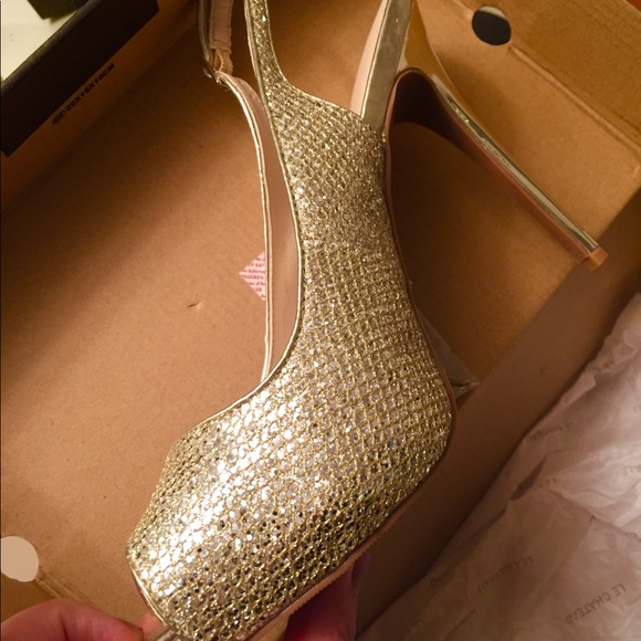 Size 10 BRAND NEW Aldo Soft Gold Heels - Picture 1 of 3